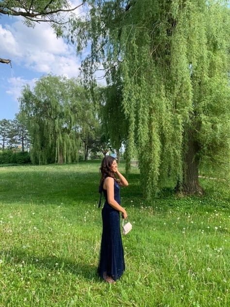 Pretty Prom Pictures, Prom Photos Outside, Prom Picture Location Ideas, Prom Dress Instagram Pictures, Places To Take Prom Pictures, Park Prom Pictures, Cute Prom Pictures By Yourself, Prom Pics Individual, Prom Selfie Ideas