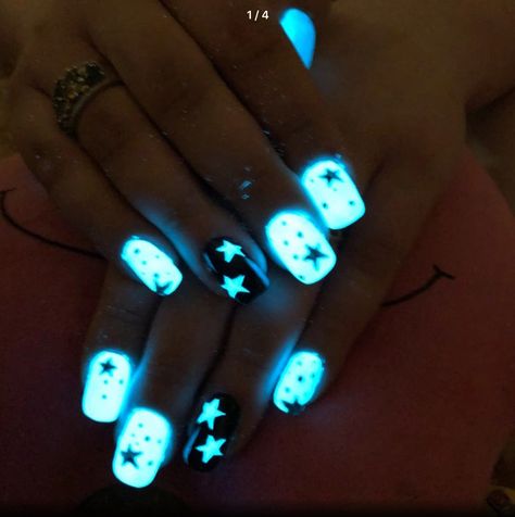 Glow In The Dark Nails, Mirror Nails Powder, Nail Glitter Powder, Unghie Sfumate, Elegant Nail Art, Glitter Gel Polish, Mirror Nails, Glow Nails, Glitter Powder