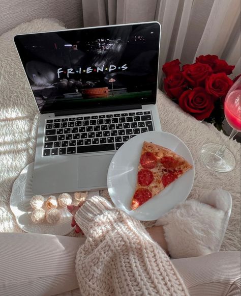 Enjoying a piece of pizza and watching my favorite series friends #aesthetic #pizza #friends #movie Watching Friends Aesthetic, Watching Tv Shows Aesthetic, Watching Shows Aesthetic, Watching Series Aesthetic, Couple Watching Movie Aesthetic, Friends Watching Movies Aesthetic, Couple Movie Night Aesthetic, Watching A Movie Aesthetic, Movie Watching Aesthetic