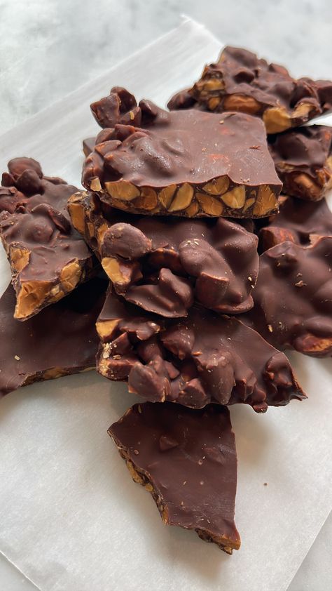 Chocolate Bark Recipes, Bark Recipes, Roasted Almond, Chocolate Bark Recipe, Almond Chocolate, Bark Recipe, Holiday Menus, Raw Almonds, Chocolate Bark