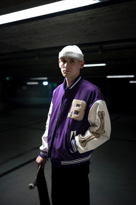 Skater outfit with Purple Baseball Jacket and Beanie. Purple Varsity Jacket Outfit, Casual Purple Baseball Cap For Streetwear, Fitted Purple Outerwear For Streetwear, Purple Varsity Jacket, Skater Style Outfits, Casual Purple Snapback Hat For Streetwear, Purple Varsity Jacket For Streetwear, Purple Streetwear, Varsity Outfit