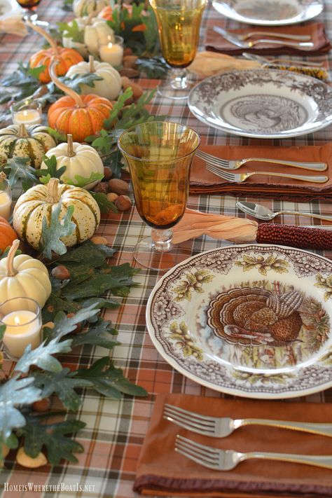 Breakfast Thanksgiving, Thanksgiving Dinner Table Setting, Thanksgiving Dinner Table Decorations, Photography 90s, Runner Gifts, Simple Thanksgiving Table, Turkey Plates, Breakfast Easy, Thanksgiving Dinner Table