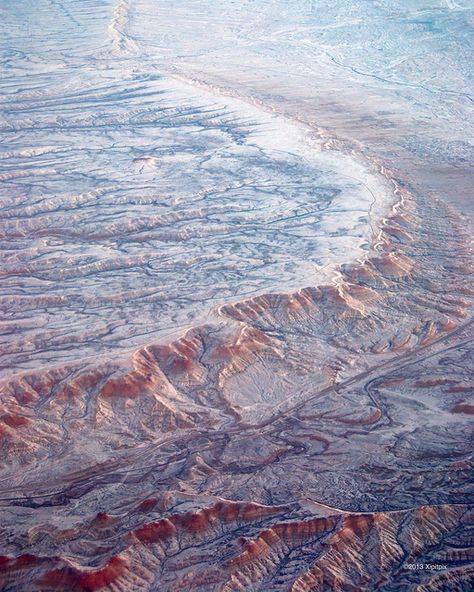 White Mountain, Wyoming - a long mountain that is part of the Green River Formation Visit Wyoming, Rock Springs Wyoming, Travel Wyoming, Wyoming Scenery, Green River Wyoming, Wyoming Landscape, Snake River Wyoming, Nature Texture, Signal Mountain Wyoming