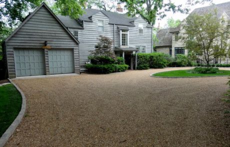 gravel-driveway-roundabout-anglia-edger Driveway Ideas Gravel, Gravel Driveway Landscaping, Permeable Driveway, Driveway Installation, Permeable Paving, Driveway Ideas, Stone Driveway, Large Driveway, Luxury Landscaping