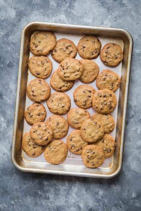 Really Good Copycat Famous Amos Chocolate Chip Cookies Famous Amos Chocolate Chip Cookies Recipe, Famous Amos Cookie Recipe, Scrumdiddlyumptious Recipes, Raya Cookies, Famous Amos Cookies, Today Recipes, Crunchy Chocolate Chip Cookies, 1 Cookies, Famous Amos