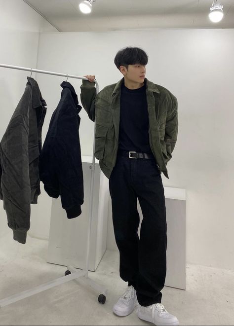 Vintage Streetwear Men Outfits, Vintage Streetwear Men, Winter Outfits Men Streetwear, Korean Men Fashion, Korean Street Fashion Men, Outfits Men Streetwear, Streetwear Korean, Trendy Boy Outfits, Aesthetic Outfits Men