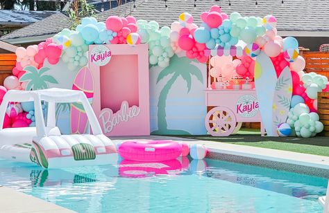 Pool with big malibu Barbie backdrop. Colorful balloons Malibu Barbie Birthday Party Food, Barbie Pool Party Ideas Decoration, Hawaiian Barbie Party, Malibu Pool Party, Malibu Beach Barbie Party, Malibu Barbie Theme, Beach Barbie Birthday Party, Barbie Swim Party, Barbie Float