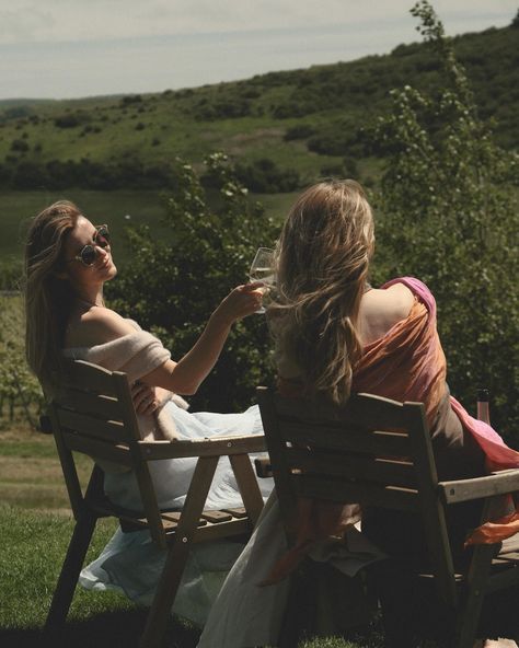 Summer, sunshine and a vineyard. A vineyard near the sea. What could be more wonderful? 📍@rathfinnyestate #englandlove #englishvineyard #uktravel #visitsussex Napa Aesthetic, Sula Vineyards, Vineyard Aesthetic, Wine Bottle Photography, Vineyard Photography, Wine Vineyards, Vision Board Photos, Summer Sunshine, Spring Vacation