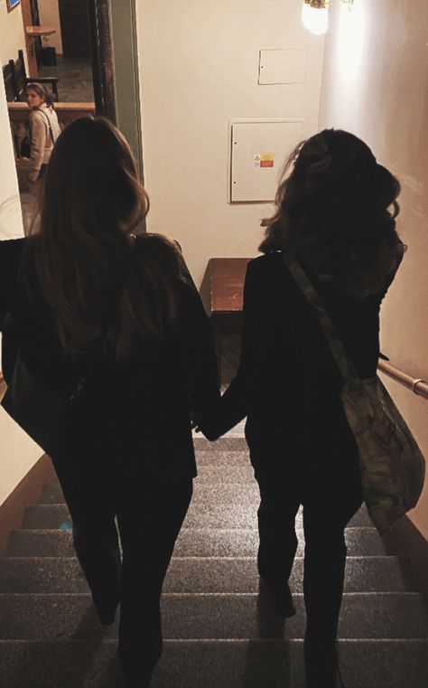 Dark Academia Friends Aesthetic, Lesbian Dark Academia Aesthetic, Sapphic Dark Academia Aesthetic, Dark Academia Aesthetic Love, Wlw Dark Academia, Sapphic Academia, Wlw Dark Aesthetic, Queer Academia, Dark Academia Wlw