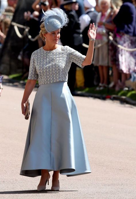 Sophie, the Countess of Wessex, in a soft blue ensemble designed by Suzannah at her nephew Prince Harry's wedding to Meghan Markle. She is also wore a hat by Jane Taylor. Wedding Guest Dress Ideas, Camila Parker, Countess Wessex, Princ Harry, Prince Harry Et Meghan, Meghan Markle Wedding, Prins Harry, Meghan Markle Prince Harry, Prince Harry And Meghan Markle