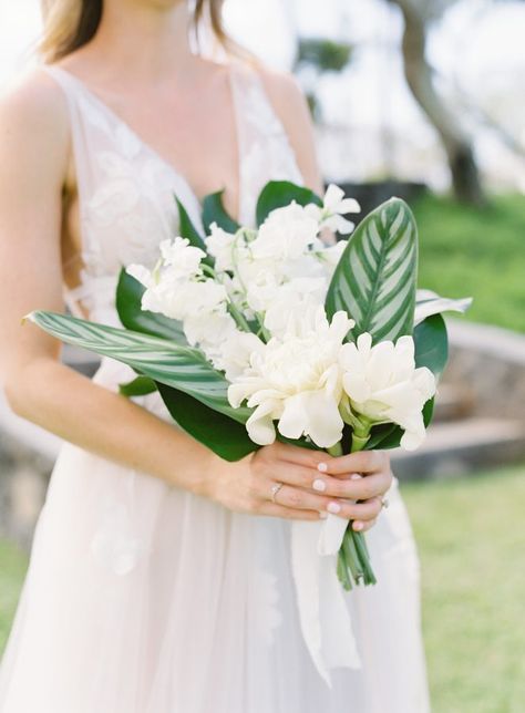 Real Flower Bridal Bouquet, Hawaiian Wedding Themes, Tropical Bridal Bouquet, Wedding Bridesmaid Bouquets, Tropical Wedding Bouquets, Colorful Weddings, Luxury Vase, Tropical Beach Wedding, Bridal Bouquet Flowers