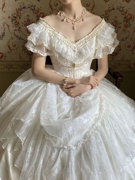 White Rococo Dress, 1700s Dresses Royal, Victorian Wedding Dress 19th Century, Modern Regency Fashion, White Dress Victorian, Modern Victorian Dress, 1800s Wedding Dress, Royal Core Dress, Rococo Fashion Modern