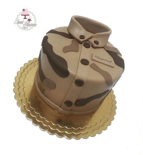 Soldier Cake Design, Army Cake Design, Army Cake Ideas, Soldier Cake, Nursing Graduation Cakes, Camo Cakes, Army Birthday Cakes, Marine Cake, Gender Reveal Party Food