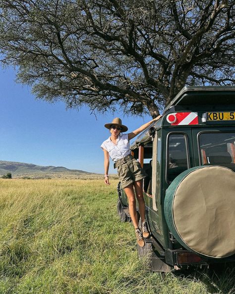 safari ‘fits 🦓 comment “SAFARI” and I’ll DM you links | the @janessaleone hat is the real MVP but sadly I got her for our 2018 safari, so she’s not available anymore. almost everything else is available tho including the boots that I wore in 2018 and every day of this recent trip! South Africa Honeymoon Outfits, African Safari Photo Ideas, Safari Fashion Women Africa, African Safari Trip, Safari Hat Women, Tanzania Outfit Ideas, Capetown South Africa Outfits, Safari Hat Outfit, South Africa Safari Outfit