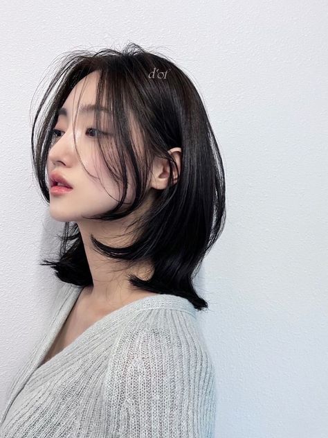 Korean Lob Haircut, Asian Short Hair With Layers, Short Haircuts No Bangs, Lob Haircut Asian, Layered Haircut Asian, Korean Lob, Asian Lob Haircut, Korean Layered Bob, Korean Haircut For Chubby Face