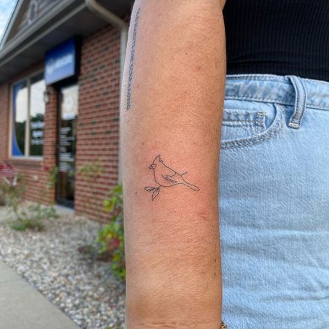 Teeny little cardinal #cardinaltattoo #tinytattoo #littlebirdtattoo #finelinecardinal #birdtattooinspo Hummingbird And Cardinal Tattoo, Cardinal Tattoo Memorial Grandmothers, Fine Line Cardinal Tattoo, North Carolina Tattoo Ideas, Philly Tattoo Ideas, Minimalist Cardinal Tattoo, Dainty Cardinal Tattoo, Tiny Cardinal Tattoo, Cardnial Tattoo