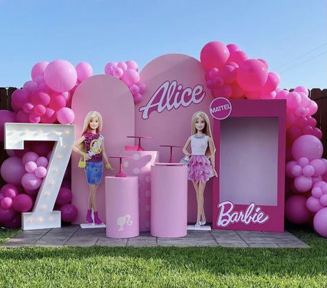 Barbie Themed Birthday Party Decor, Girls Barbie Birthday Party, Ideas Para Decorar Una Fiesta, Barbie Decorations, Barbie Pool Party, Barbie Party Decorations, Barbie Birthday Cake, Barbie Theme Party, Deco Ballon