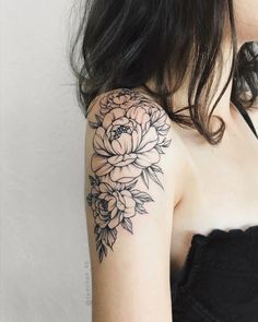 Tattoo Brazo Mujer, Carnation Flower Tattoo, Shoulder Cap Tattoo, Carnation Tattoo, Flower Tattoo Shoulder, Cat Tattoos, Inspiration Tattoos, Floral Tattoo Sleeve, Flower Tattoo Sleeve