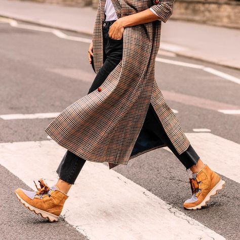 2,311 Me gusta, 47 comentarios - SOREL (@sorelfootwear) en Instagram: "Style in motion with the new Kinetic Short Lace, available at @netaporter #SORELstyle" Sorel Kinetic Boot Outfit, Sorel Kinetic Sneakers Outfit, Sorel Sneakers Outfit, Sorel Kinetic Conquest Boot, Sorel Kinetic, All Weather Boots, Cozy Boots, Fall Booties, Weather Boots