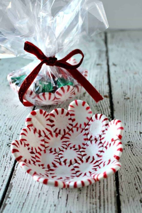 Peppermint Bowl, Peppermint Candy Bowl, Candy Cane Sleigh, Diy Christmas Candy, Candy Cane Crafts, Christmas Candy Gifts, Pinky Girl, Candy Ideas, Super Saturday