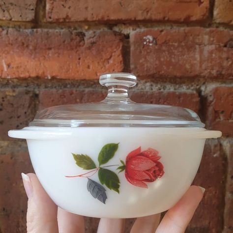 The Retro Pearl on Instagram: “This cute mini Pyrex casserole dish will be up for auction this weekend on the Facebook page 'For the Love of Pyrex'. Message me for…” Victoria Hamilton, Spring Blossom Pyrex, Rare Pyrex, Mini Casseroles, Pyrex Casserole Dish, Pyrex Collection, Pyrex Bowls, Antique Kitchen, Decorating Style