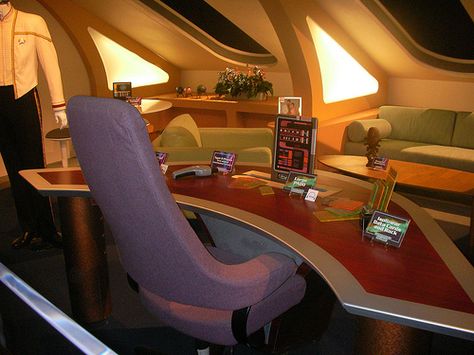 Star Trek set Star Trek Furniture, Star Trek Office, Star Trek Decor, Star Trek Transporter, Sci Fi Furniture, Sci Fi Home, Sci Fi Room, Nerd Home, Star Gate