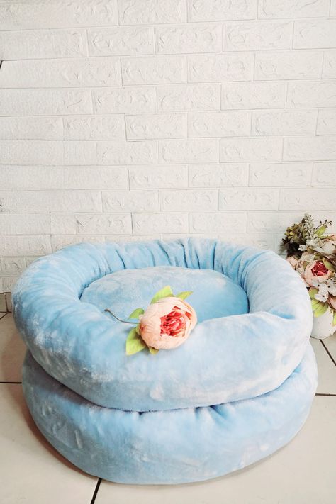 Dog Bed Sewing, Sew Circle, Dog Bed Sewing Pattern, Crumb Quilt, Donut Dog Bed, Diy Dog Bed, Cool Dog Beds, Outdoor Material, Pattern Tutorial