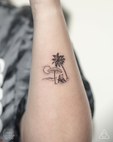 Strand Tattoo, Beach Tattoo Ideas, Beach Inspired Tattoos, Small Beach Tattoos, Island Tattoo, Palm Tattoos, Ocean Tattoos, Theme Tattoo, Palm Tree Tattoo