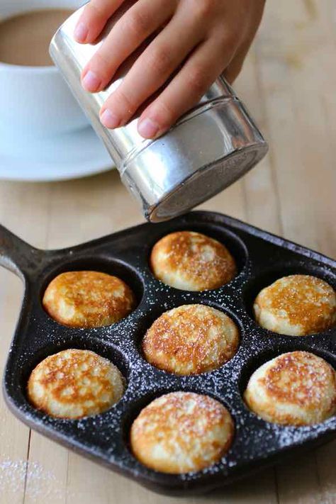 authentic aebleskiver Aebleskiver Recipe, Ebelskiver Recipe, Danish Pancakes, Danish Recipe, Crepes And Waffles, Scandinavian Food, Danish Food, 3 Eggs, Christmas Breakfast