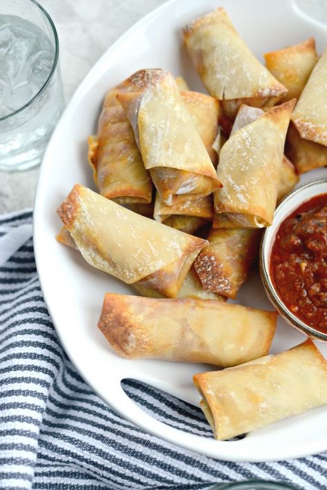 Baked Homemade Pizza Rolls Pizza Egg Rolls, Baking Homemade Pizza, Egg Roll Wraps, Homemade Pizza Rolls, Pizza Sticks, Baked Pizza, Pepperoni Rolls, Pizza Roll, Pizza Sauce Homemade