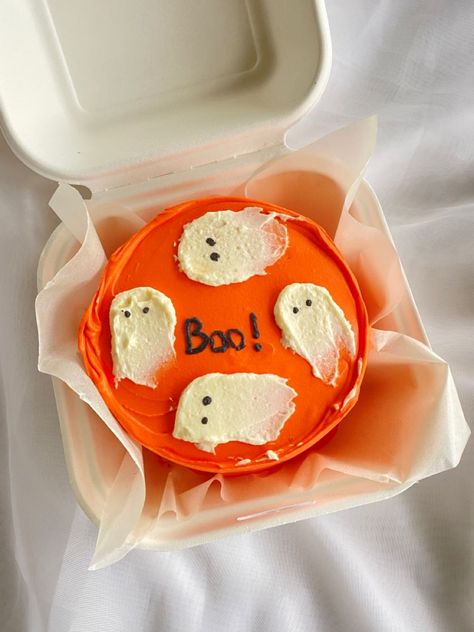 Food At Disneyland, Halloween Cakes Easy, Pasteles Halloween, Halloween Lunch Box, Birthday Cake Decorating Ideas, Fun Halloween Food, Halloween Food Treats, Monster Cake, Halloween Facts