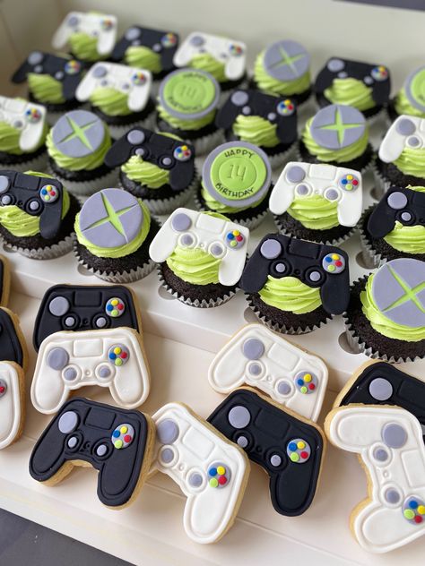 Playstation Cupcakes Toppers, Video Game Party Cupcakes, Level Up Cupcakes, Xbox Cupcakes Ideas, Play Station Birthday Cake Ideas, Video Game Cake Pops, Xbox Themed Birthday Party, Playstation Cookies, Playstation Cupcakes