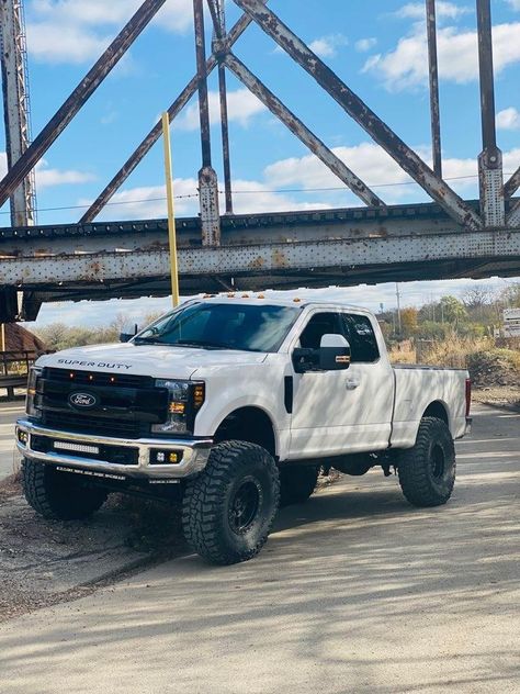 Ford F250 Super Duty Diesel Trucks, Lifted Ford Trucks F150, Blacked Out Tahoe, Ford Trucks Lifted, Mom Cars, Ford Work Trucks, Ford F250 Diesel, Lifted Ford Truck, Ford Super Duty Trucks