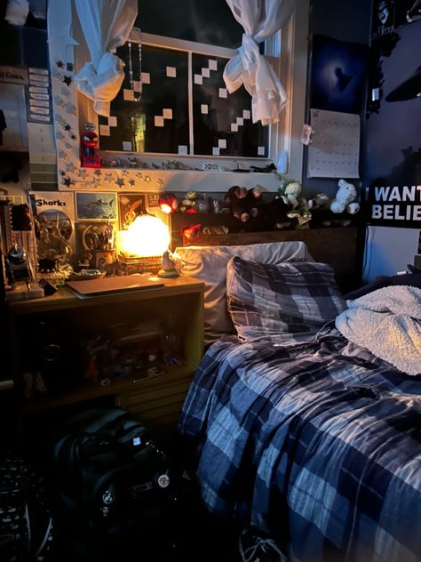 Older Brother Room Aesthetic, Gloomy Room Aesthetic, Vintage Clean Room, Masc Bedroom Aesthetic, Soft Boy Room Aesthetic, Older Brother Room, Room Ideas Dark Blue, Nerdy Room Aesthetic, Older Brother Core Room