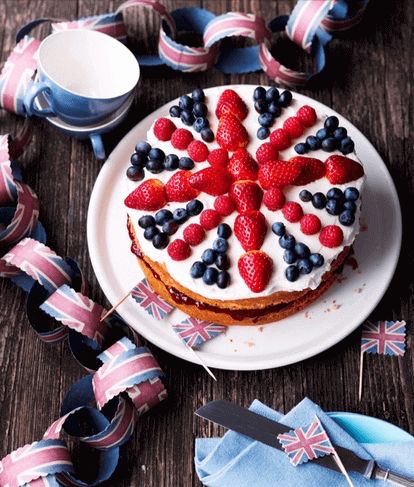 Union Jack Berry Celebration Cake Recipe | Carnation Union Jack Party, Union Jack Cupcakes, England Themed Party, Patriotic Cakes, Union Jack Cake, British Themed Parties, Berry Topping, Jubilee Cake, Victoria Sandwich