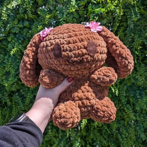 Both color variants of Mocha 💞 📎 Available for purchase on my website, link in bio! https://delaraescreations.com/ 📖 Pattern: @sadie.crochets 🧶 For specific such as: pattern links, yarn brand/type/shade details, hook size, eye size, etc please see the plushie gallery linked in my bio! ❤️ Likes, comments, shares, saves, and follows are encouraged and appreciated to help with the ever-changing algorithm! 👋 Hi! Thank you so much for visiting my page. Delarae's Creations is a women-owned ... Brown Puppy, Felt Eyes, Hello Kitty Crochet, Brown Puppies, Crochet Plushie, Crochet Bouquet, Bunny Crochet, Plushie Patterns, Kawaii Bunny