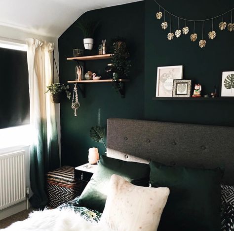 Dark Green And Black Bedroom Ideas, Dark Forest Green Bedroom Ideas, Dark Green And Black Walls, Green And Black Accent Wall, Black Green Accent Wall, Decor On Green Wall, Dark Green White Bedroom, Black White And Dark Green Bedroom, Forest Green Aesthetic Bedroom