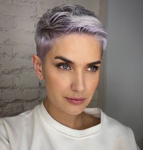 20 Hair Color Ideas for Short Hair to Refresh Your Style Pixie Hair Color, Lavender Shades, Cool Blonde Hair Colour, Lavender Hair Colors, Bob Hair Color, Short Hairdos, Short Brown Hair, Lavender Hair, Short Grey Hair