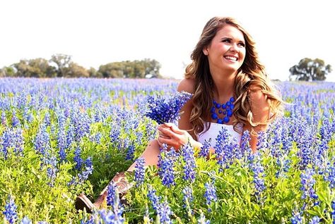 #5 Typical Texas bluebonnet pic Bluebonnets Photoshoot, Blue Bonnet Picture Ideas, Bluebonnet Photoshoot, Couples Bluebonnet Pictures, Kids Bluebonnet Pictures, Sunflower Photography, Texas Bluebonnets, Nature Photoshoot, Beautiful Red Hair