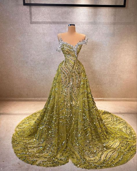 Grammy Dresses Ideas, Extravagant Prom Dresses, Victor Wallpaper, Exotic Prom Dresses, Extravagant Dresses, Dresses Glam, 1870s Dress, Valdrin Sahiti, Ghanaian Wedding