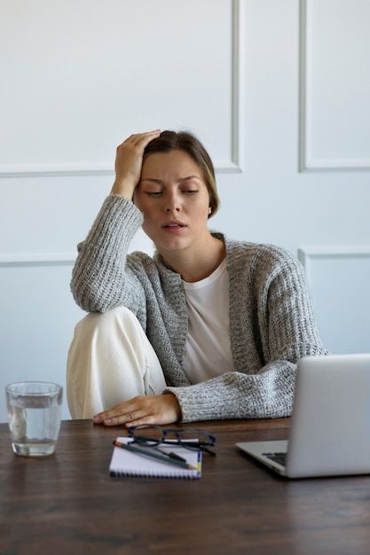 Women Advocate, Sitting At Desk, Female Pose, Stock Photos Woman, Creative Advertising Design, Job Career, Abdominal Fat, Woman Sitting, Post Instagram