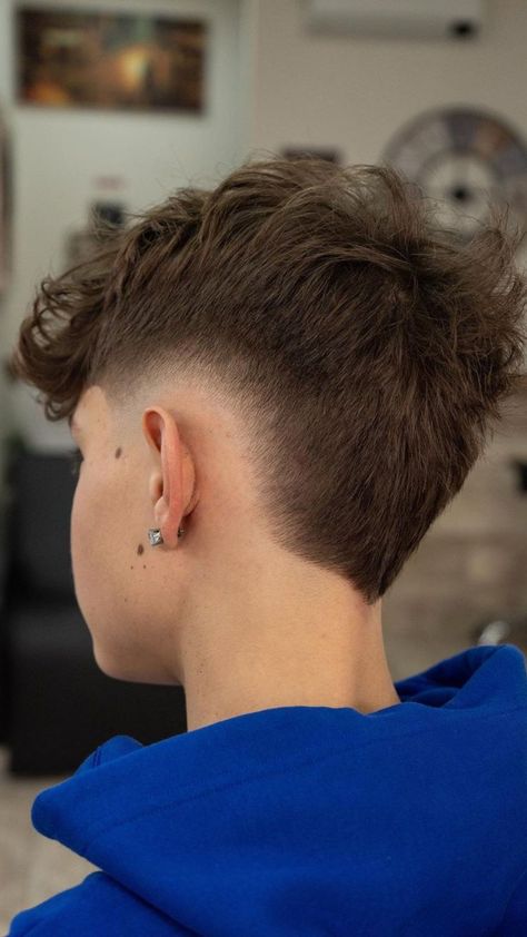 20 Burst Fade Haircuts That Speak Volumes Fohawk Haircut Fade, Burst Fade Haircut, Summer Outfits Old Money, Fohawk Haircut, Old Money Summer Outfits, Old Money Winter, Best Fade Haircuts, Old Money Summer, Low Skin Fade