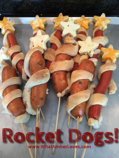 lol. "Rocket Dogs!" The kids are amused. (BeefHotDogs/chickenSausage skewered and wrapped in breadstick dough and baked. Topped with cheese stars!) Cheese Stars, British Party, Rocket Dogs, America Birthday, American Holidays, Foodie Friends, Meal Recipes, Patriotic Holidays, Breadsticks