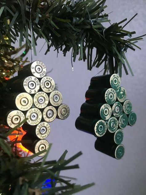 Shotgun Shell Christmas Tree, Shotgun Shell Ornaments, Mechanic Gifts Diy, Bullet Ornaments, Camo Crafts, Shotgun Shell Art, Hunting Christmas Ornaments, Shell Casings Crafts, Diy Christmas Gifts For Men