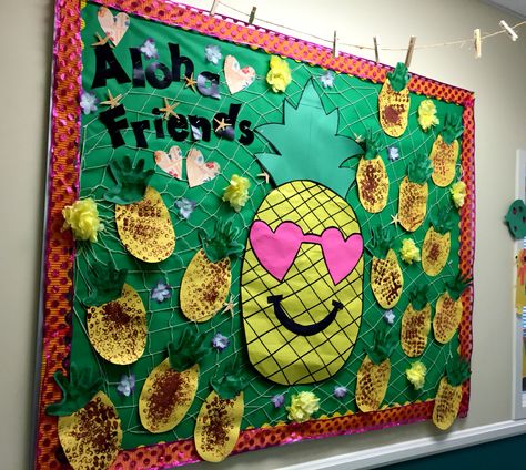 Hawaiian Bulletin Board Tropical Hallway Decor School, Hawaii Bulletin Board Ideas, Aloha Bulletin Board Ideas, Luau Bulletin Board Ideas, Hawaiian Classroom Theme, Tropical Bulletin Board Ideas, Hawaiian Bulletin Board Ideas, Literacy Luau, Summer Bulletin Board Ideas