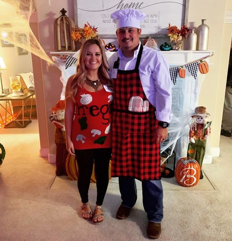 Prego Halloween Costumes, Halloween Pregnancy Announcement Costume, Simple Halloween Costumes For Couples, Halloweenie Roast, Halloween Costumes For Pregnant, Couples Pregnant, Pregnant Costume, Custome Ideas, Simple Halloween Costumes