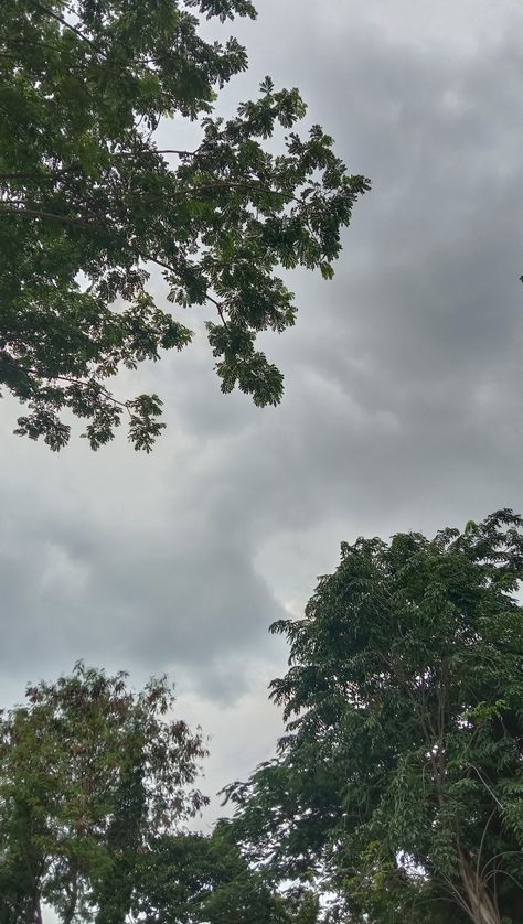 Rain Cover Photo, Beautiful Sky Pictures, Creative Snaps For Snapchat, Rainy Sky, Rain Pictures, Instagram Design Creative, Rain Photo, Instagram Picture Quotes, Ethereal Aesthetic