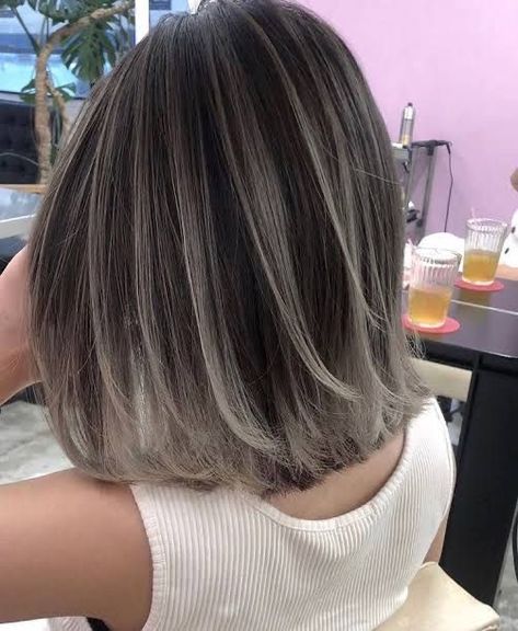 Textured Haircut Medium Straight, Cat Rambut Highlight Grey, Short Hair Highlights, Grey Hair Transformation, Hair Color Underneath, Gorgeous Gray Hair, Grey Hair Inspiration, Ash Hair Color, Gray Hair Growing Out