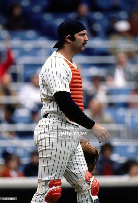 News Photo : New York Yankees Thurman Munson wearing catcher's... Yankees Pictures, Thurman Munson, Go Yankees, Ny Baseball, Damn Yankees, Yankees Fan, New York Yankees Baseball, Sports Hero, Yankees Baseball