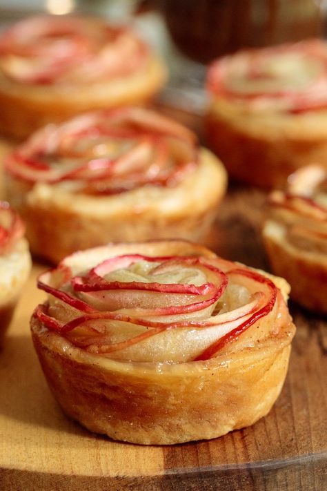 Shower Dessert Ideas, Baby Shower Dessert Ideas, Puff Pastry Apple Roses, Apple Roses Puff Pastry, Puff Pastry Apple, Baby Shower Dessert, Apple Puff Pastry, Apple Cider Caramels, Shower Desserts